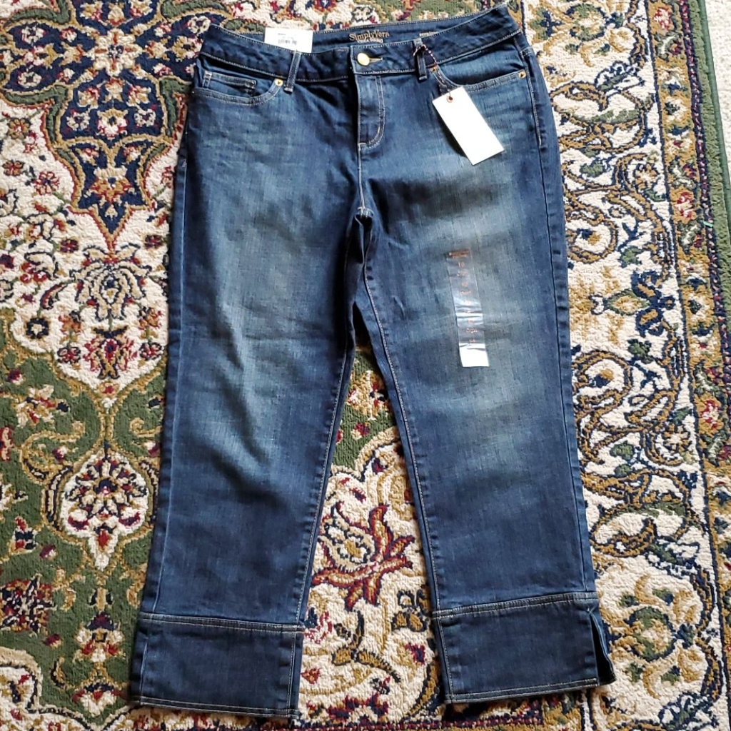 Brand Nwt Vera Wang Wide Hem Capris